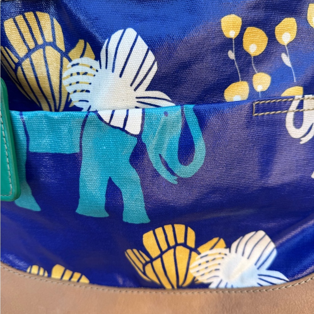 Fossil Multicolor Tote Bag with Elephant Design - Picture 8 of 15
